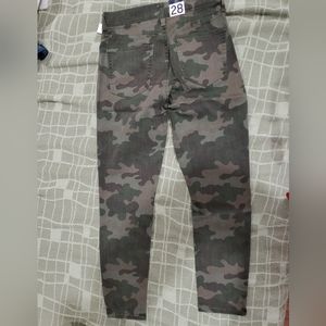 News with tags Camo color Jeans